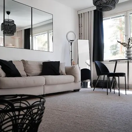 Tyylikaes Hyvin Varusteltu Asunto. Oma Autopaikka. *