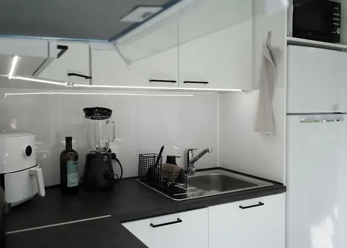 Tyylikaes Hyvin Varusteltu Asunto. Oma Autopaikka. *